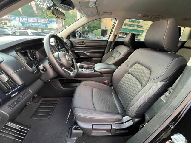 Photo of 2024 Black Nissan Pathfinder