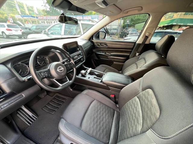 Photo of 2024 Black Nissan Pathfinder