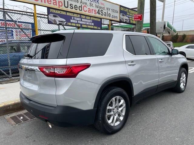 Photo of 2021 Silver Chevrolet Traverse