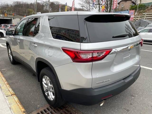Photo of 2021 Silver Chevrolet Traverse