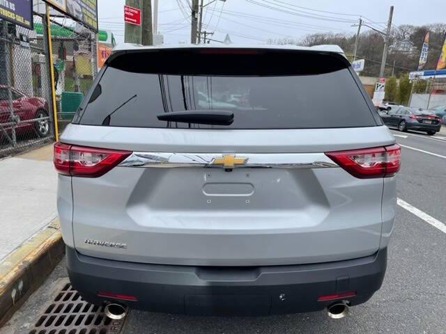 Photo of 2021 Silver Chevrolet Traverse