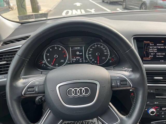Photo of 2016 Gray Audi Q5