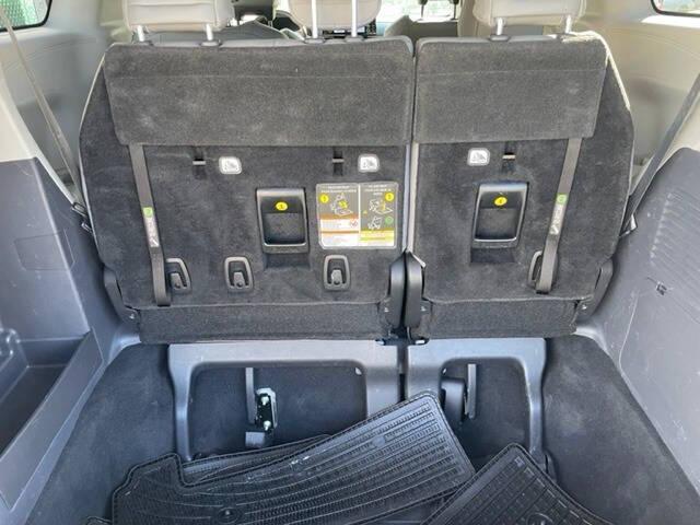 Photo of 2021 White Toyota Sienna