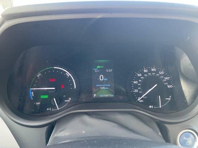 Photo of 2021 White Toyota Sienna