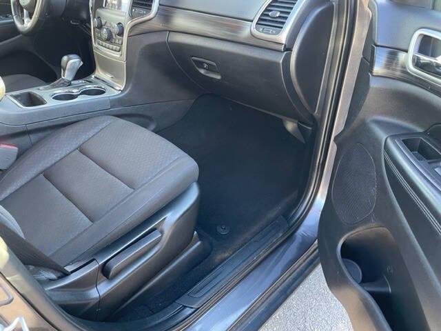 Photo of 2020 Gray Jeep Grand Cherokee