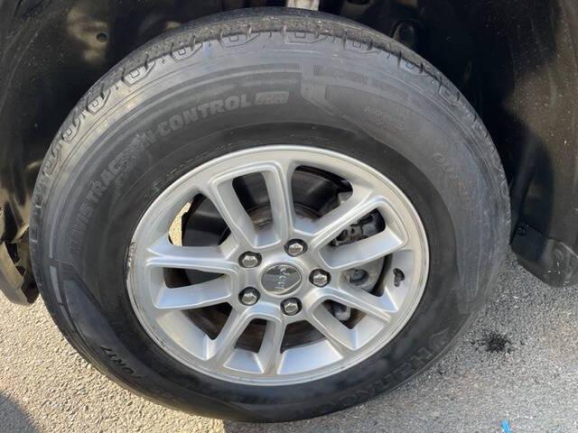 Photo of 2020 Gray Jeep Grand Cherokee