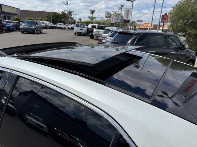 Photo of 2018 Super White Toyota Camry