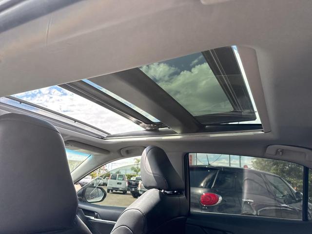 Photo of 2018 Super White Toyota Camry