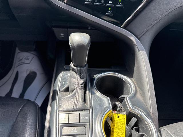 Photo of 2018 Super White Toyota Camry