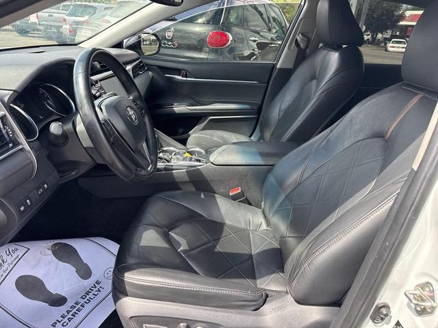 Photo of 2018 Super White Toyota Camry