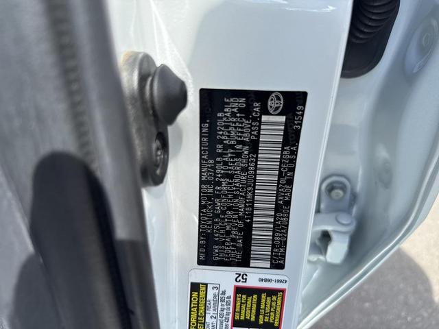 Photo of 2018 Super White Toyota Camry
