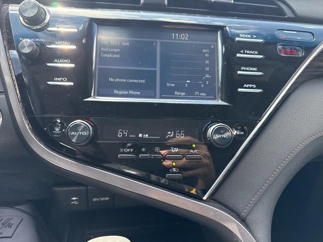Photo of 2018 Super White Toyota Camry