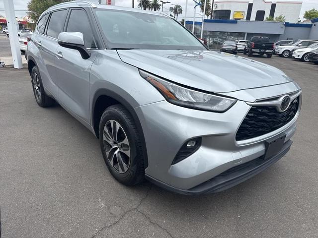 Photo of 2020 Celestial Silver Metallic Toyota Highlander