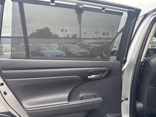 Photo of 2020 Celestial Silver Metallic Toyota Highlander