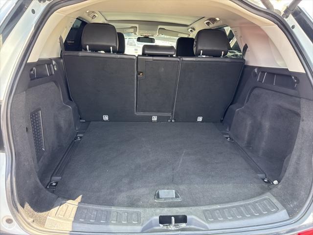 Photo of 2018 White Land Rover Discovery Sport