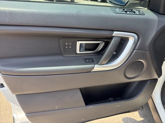 Photo of 2018 White Land Rover Discovery Sport