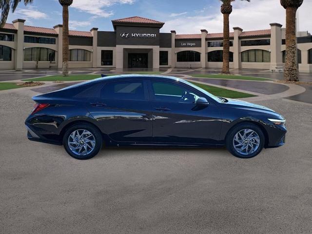 Photo of 2024 Black Hyundai ELANTRA