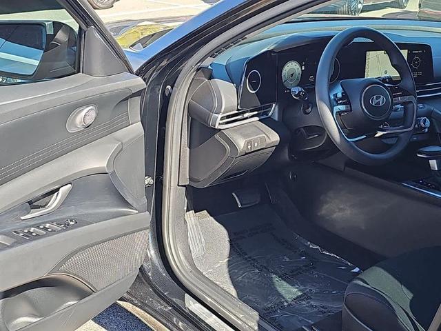 Photo of 2024 Black Hyundai ELANTRA