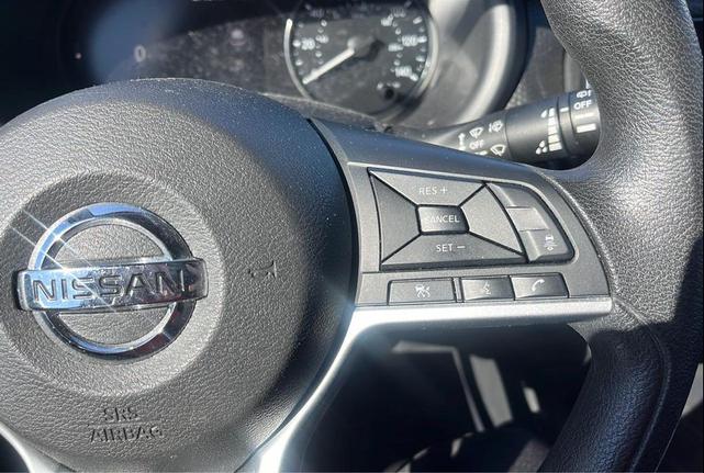 Photo of 2021 White Nissan Kicks