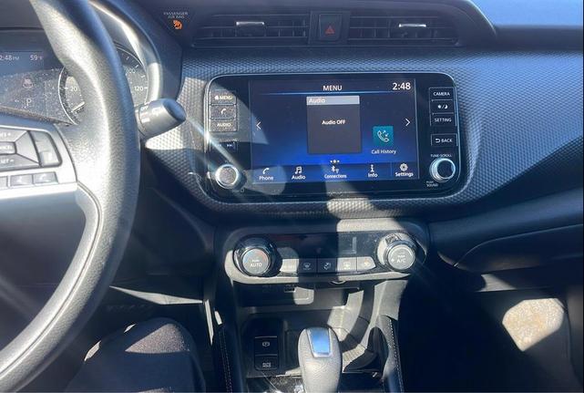 Photo of 2021 White Nissan Kicks