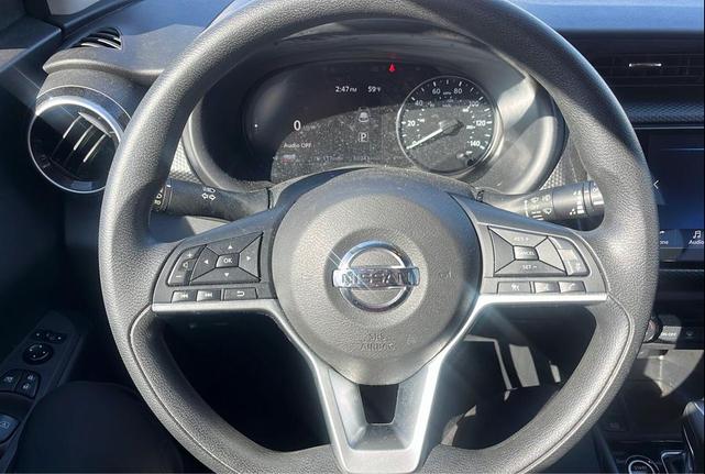 Photo of 2021 White Nissan Kicks