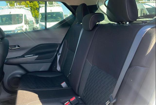 Photo of 2021 White Nissan Kicks