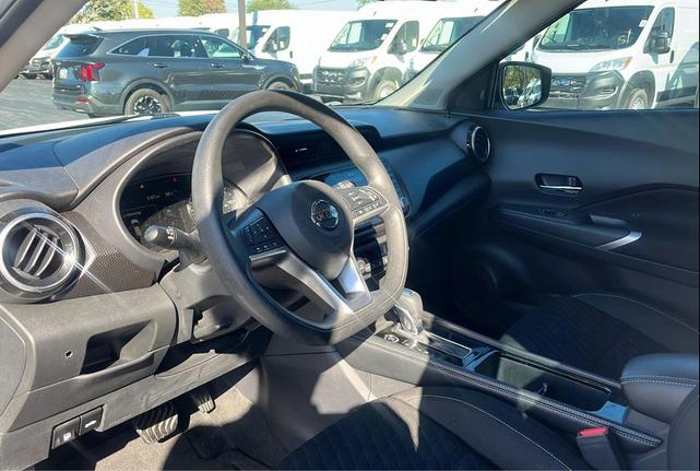 Photo of 2021 White Nissan Kicks
