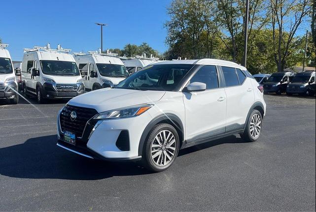 Photo of 2021 White Nissan Kicks