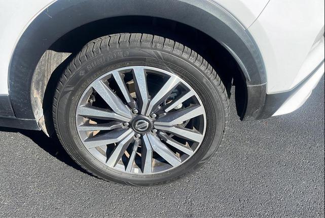 Photo of 2021 White Nissan Kicks