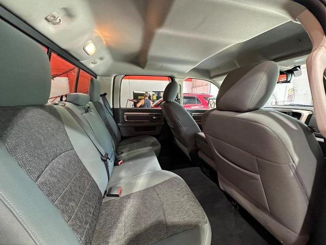 Photo of 2018 Brilliant Black Crystal Pearlcoat RAM 1500