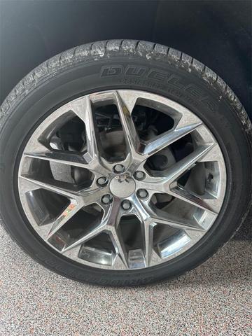 Photo of 2017 Radiant Silver Metallic Cadillac Escalade
