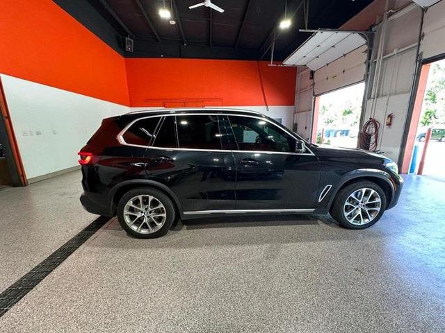 Photo of 2020 Black Sapphire Metallic BMW X5
