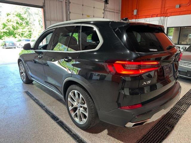 Photo of 2020 Black Sapphire Metallic BMW X5