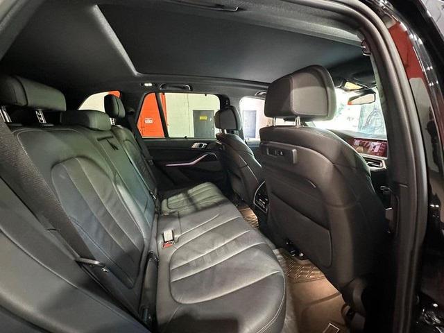 Photo of 2020 Black Sapphire Metallic BMW X5