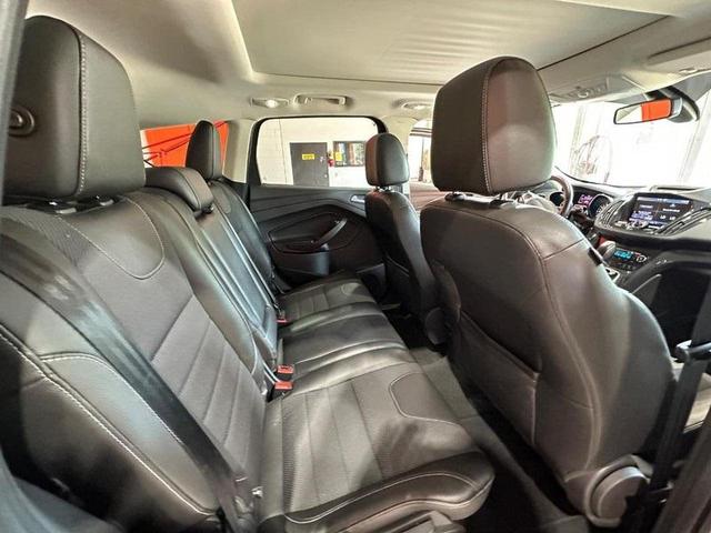 Photo of 2013 White Platinum Ford Escape