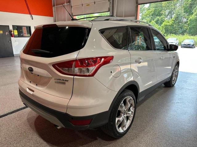 Photo of 2013 White Platinum Ford Escape