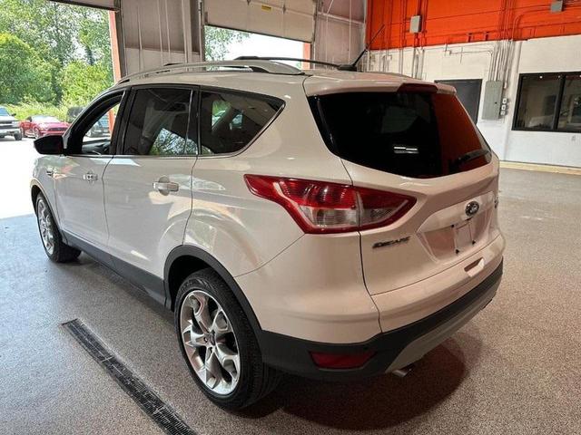 Photo of 2013 White Platinum Ford Escape