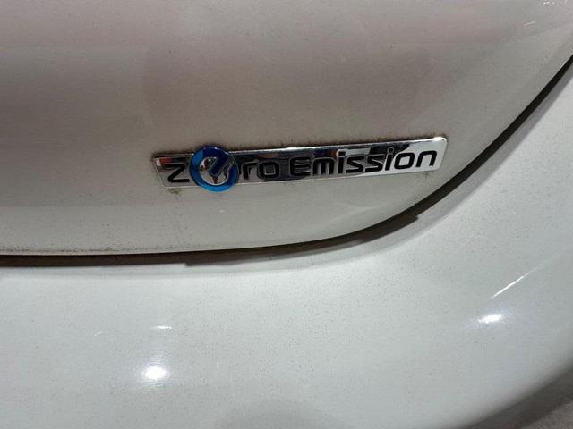 Photo of 2016 Glacier White Nissan Leaf