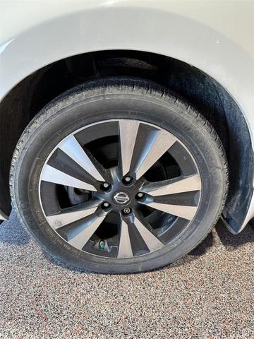 Photo of 2016 Glacier White Nissan Leaf