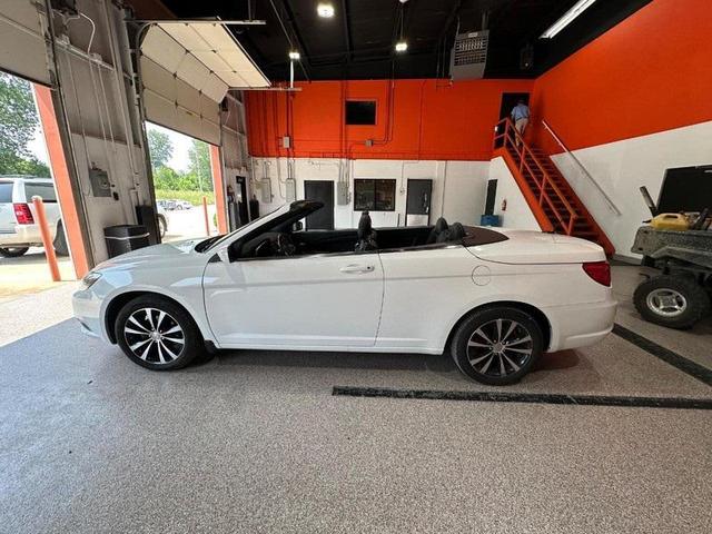 Photo of 2011 Bright White Clearcoat Chrysler 200