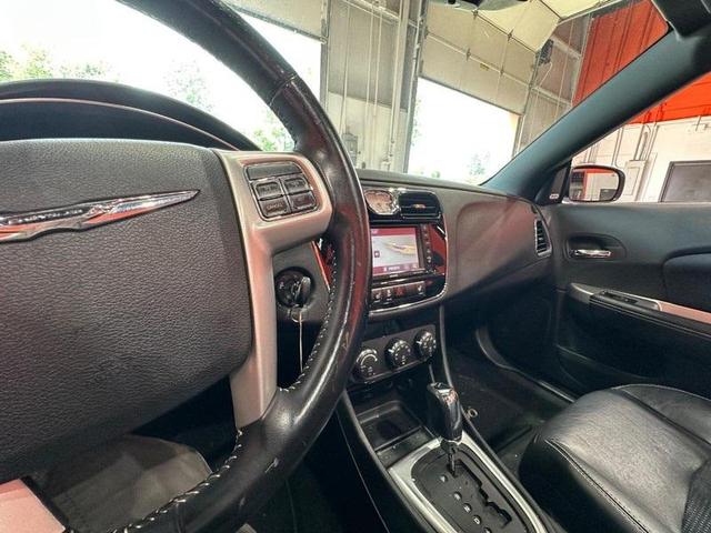 Photo of 2011 Bright White Clearcoat Chrysler 200