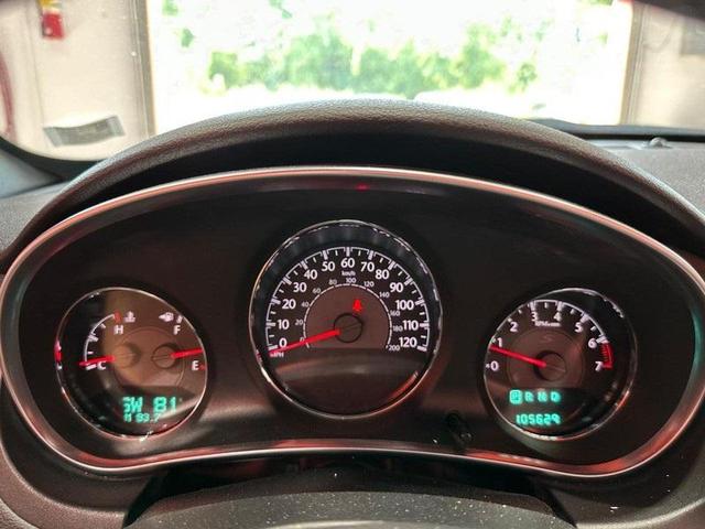 Photo of 2011 Bright White Clearcoat Chrysler 200