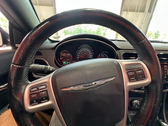 Photo of 2011 Bright White Clearcoat Chrysler 200