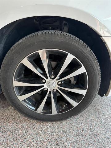 Photo of 2011 Bright White Clearcoat Chrysler 200
