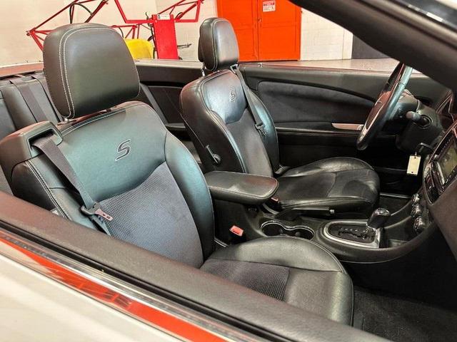 Photo of 2011 Bright White Clearcoat Chrysler 200