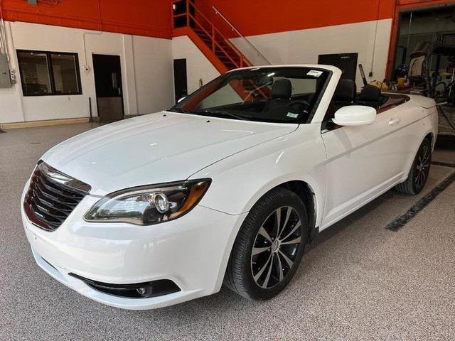 Photo of 2011 Bright White Clearcoat Chrysler 200