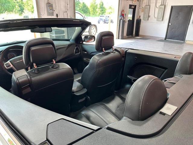 Photo of 2011 Bright White Clearcoat Chrysler 200