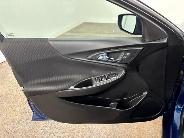 Photo of 2019 Pacific Blue Metallic Chevrolet Malibu