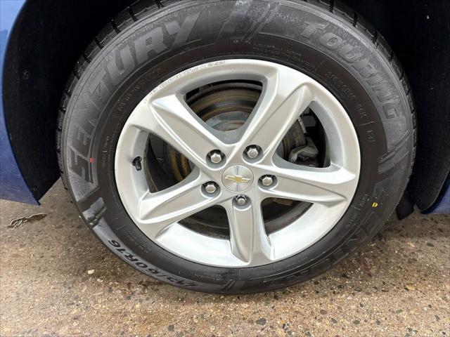 Photo of 2019 Pacific Blue Metallic Chevrolet Malibu