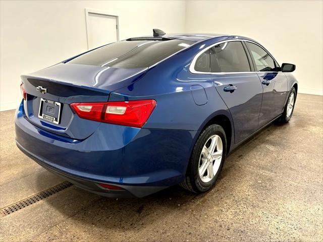 Photo of 2019 Pacific Blue Metallic Chevrolet Malibu